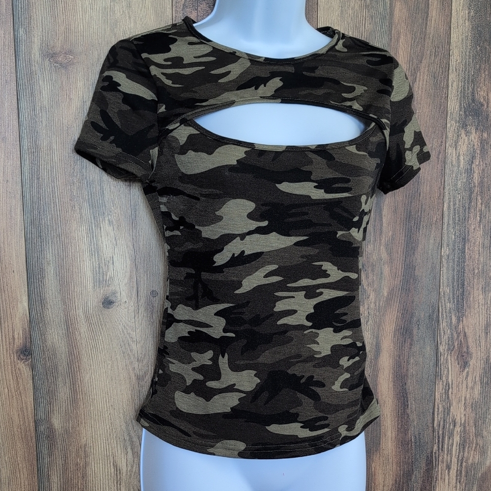 SHEIN Camouflage Cutout Crop Top Tee S                  R173